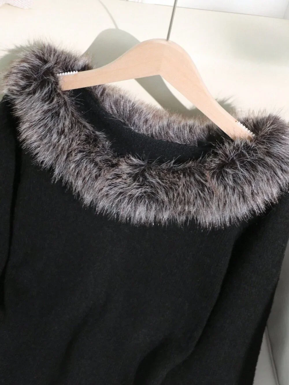 Black Party Women's Contrast Faux Fur Rib-Knit Slim Fit Round Neck Pullover